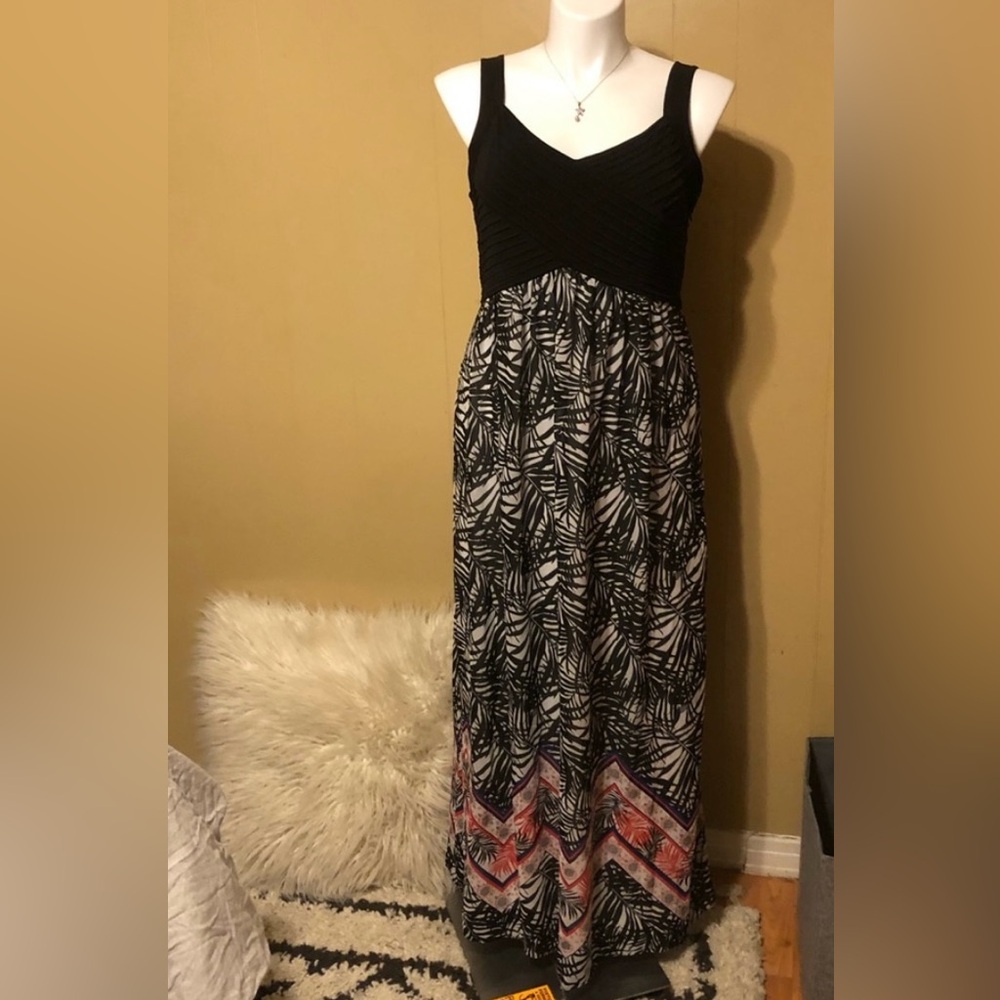 Sami & Jo Black and White Sleeveless Maxi Dress